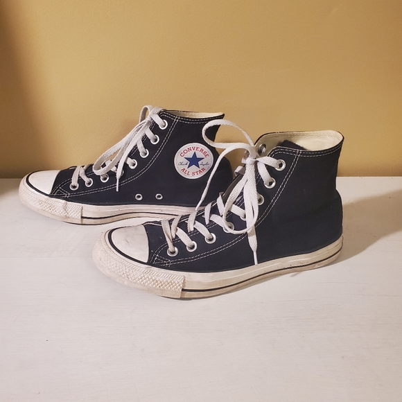 Converse All Star Chuck Taylor sneakers men's size 7, women's size 9